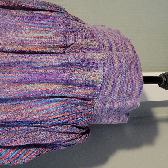 Lightweight knit top. - Picture 2 of 5